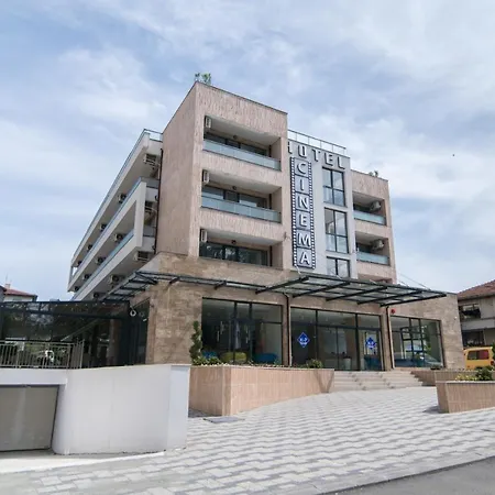 Hotel Cinema 4*